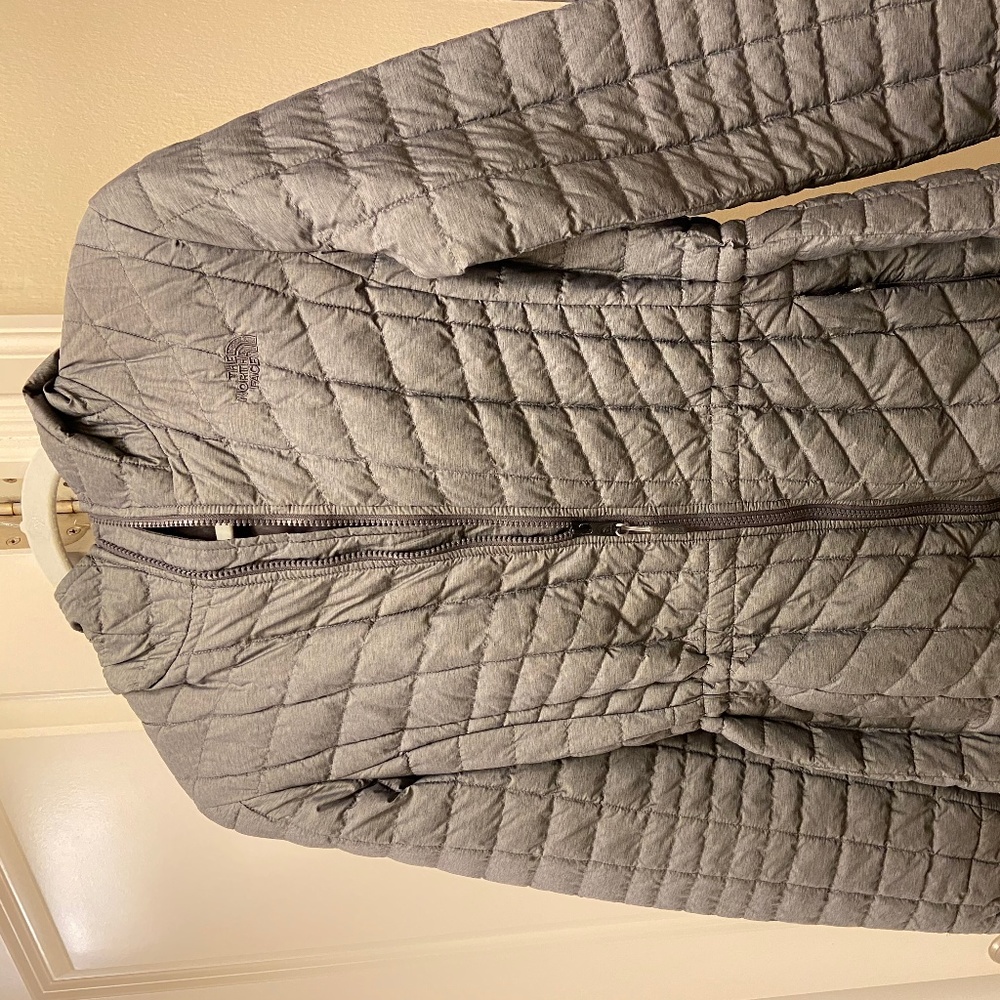 Adorable TNF Parka (F'16 Thermoball Hooded Parka)